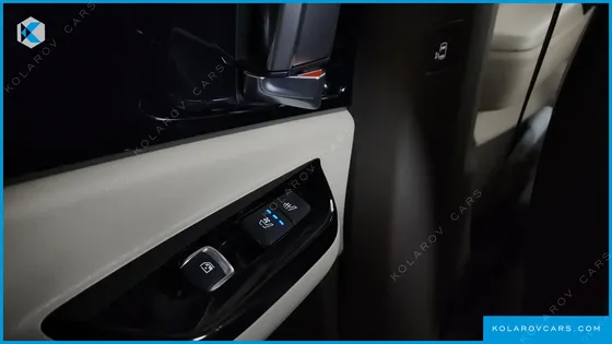 KIA CARNIVAL GASOLINE 7-SEATER HI-LIMOUSINE