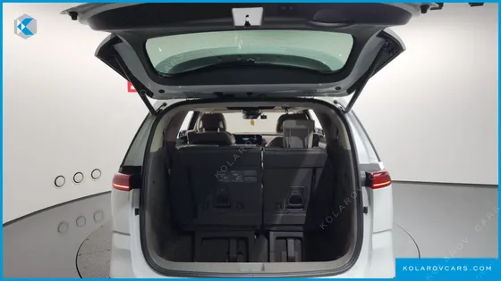 KIA CARNIVAL GASOLINE 7-SEATER HI-LIMOUSINE