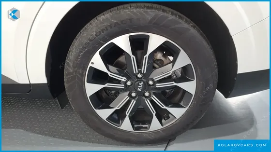 KIA CARNIVAL DIESEL 9-SEATER SIGNATURE