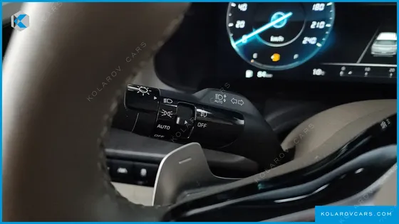 KIA CARNIVAL DIESEL 9-SEATER SIGNATURE