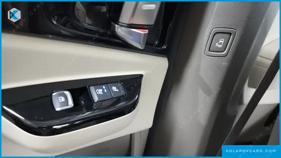 KIA CARNIVAL DIESEL 9-SEATER SIGNATURE