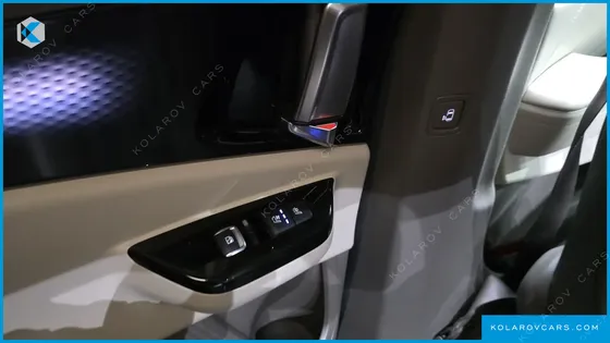 KIA CARNIVAL GASOLINE 9-SEATER HI-LIMOUSINE