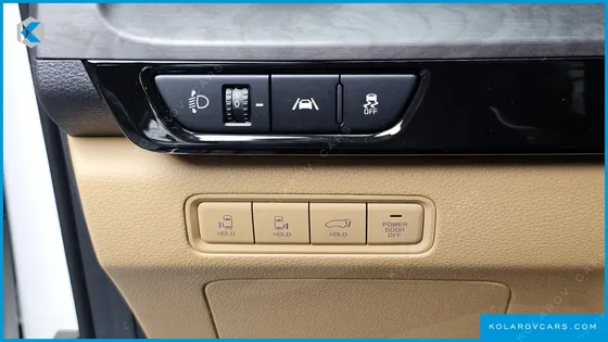 KIA CARNIVAL GASOLINE 7-SEATER SIGNATURE