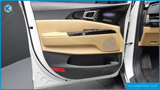 KIA CARNIVAL GASOLINE 7-SEATER SIGNATURE