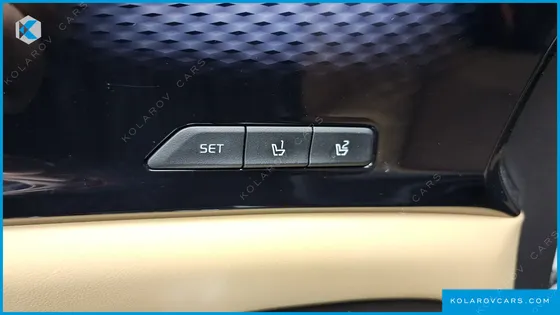 KIA CARNIVAL GASOLINE 7-SEATER SIGNATURE