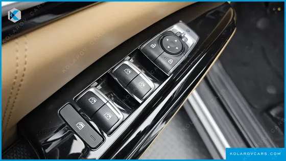 KIA CARNIVAL GASOLINE 7-SEATER SIGNATURE