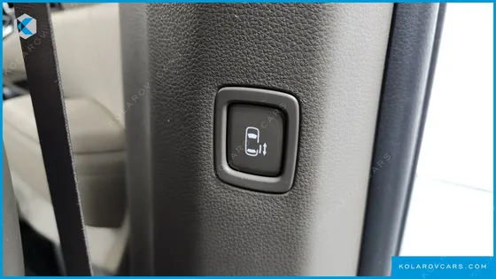 KIA CARNIVAL GASOLINE 7-SEATER HI-LIMOUSINE