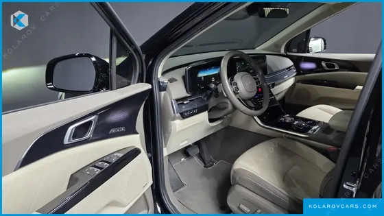 KIA CARNIVAL GASOLINE 4-SEATER HI-LIMOUSINE