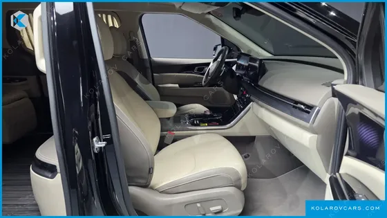 KIA CARNIVAL GASOLINE 4-SEATER HI-LIMOUSINE