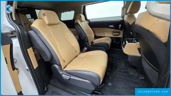 KIA CARNIVAL DIESEL 9-SEATER SIGNATURE