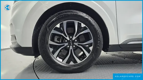 KIA CARNIVAL GASOLINE 9-SEATER PRESTIGE