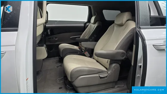 KIA CARNIVAL GASOLINE 9-SEATER PRESTIGE