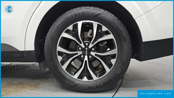 KIA CARNIVAL DIESEL 9-SEATER PRESTIGE