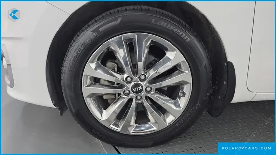 KIA CARNIVAL 9-SEATER PRESTIGE