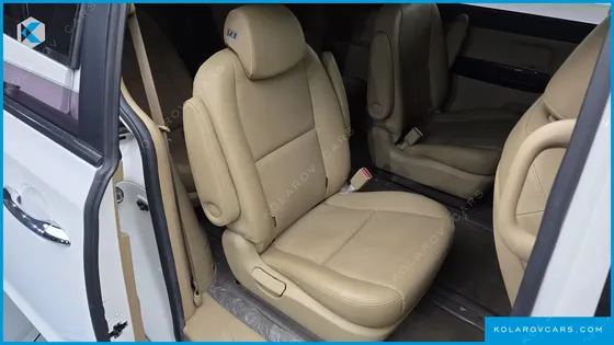 KIA CARNIVAL 9-SEATER PRESTIGE