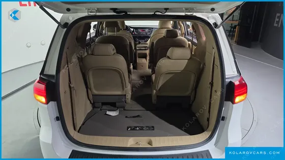 KIA CARNIVAL 9-SEATER PRESTIGE