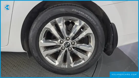 KIA CARNIVAL 9-SEATER PRESTIGE