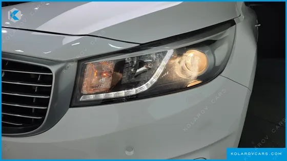 KIA CARNIVAL 9-SEATER PRESTIGE