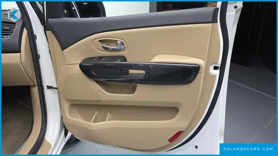KIA CARNIVAL 9-SEATER PRESTIGE