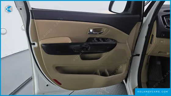 KIA CARNIVAL 9-SEATER PRESTIGE