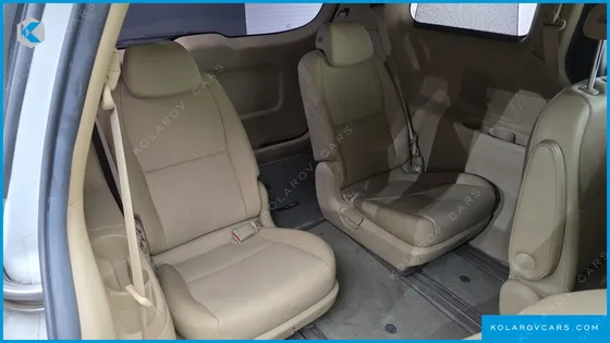 KIA CARNIVAL 9-SEATER PRESTIGE