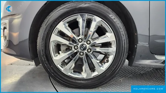 KIA CARNIVAL 9-SEATER PRESTIGE