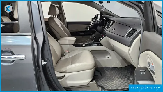 KIA CARNIVAL 9-SEATER PRESTIGE