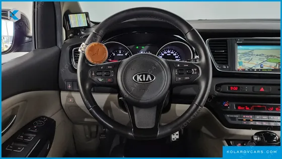KIA CARNIVAL 9-SEATER PRESTIGE