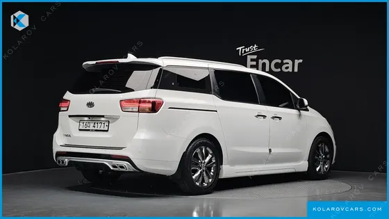 KIA CARNIVAL 9-SEATER LUXURY