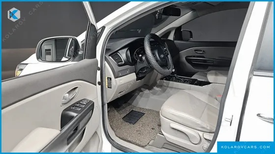 KIA CARNIVAL 9-SEATER LUXURY