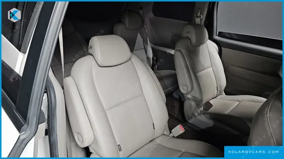 KIA CARNIVAL 9-SEATER LUXURY