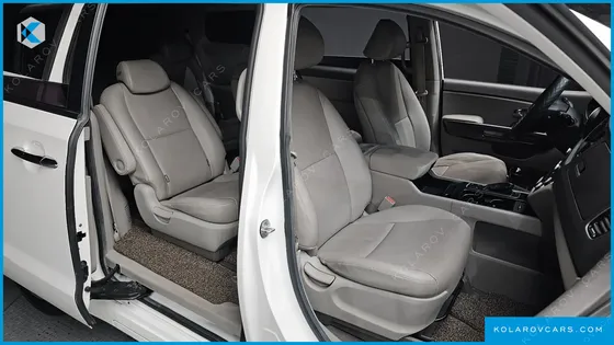 KIA CARNIVAL 9-SEATER LUXURY