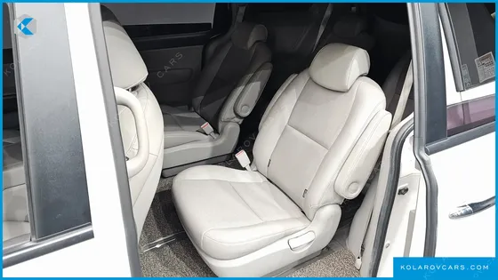 KIA CARNIVAL 9-SEATER LUXURY