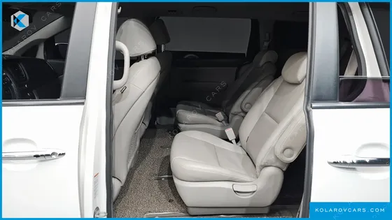 KIA CARNIVAL 9-SEATER LUXURY