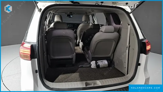 KIA CARNIVAL 9-SEATER LUXURY