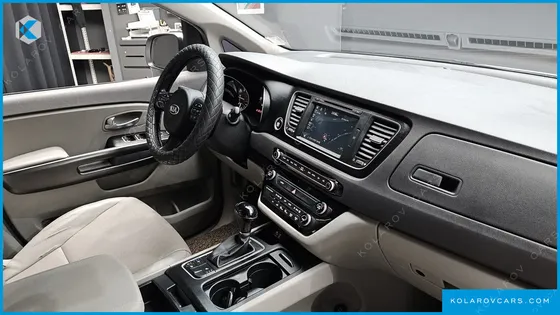 KIA CARNIVAL 9-SEATER LUXURY