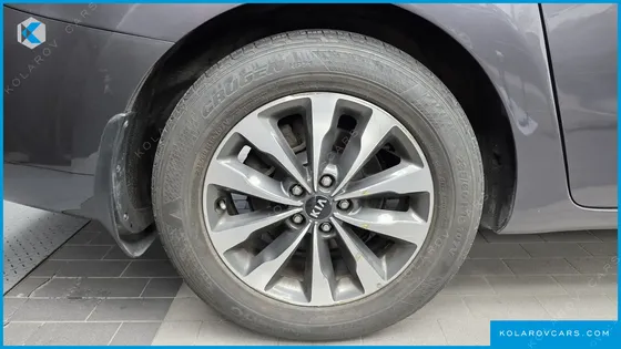 KIA CARNIVAL 11-SEATER NOBLESSE