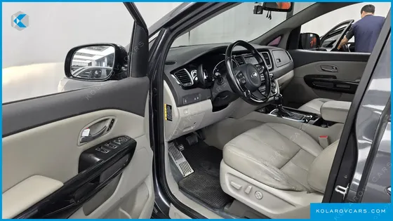 KIA CARNIVAL 11-SEATER NOBLESSE