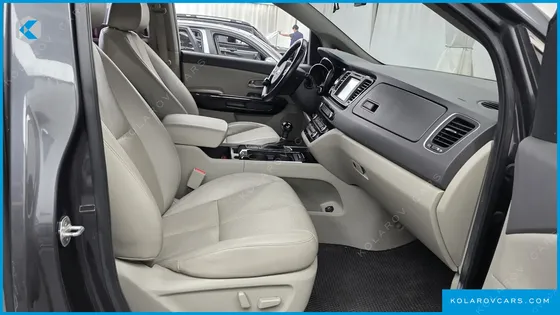 KIA CARNIVAL 11-SEATER NOBLESSE