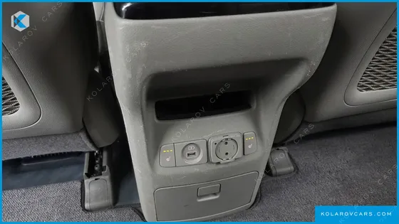 KIA CARNIVAL 11-SEATER NOBLESSE