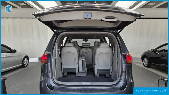 KIA CARNIVAL 11-SEATER NOBLESSE