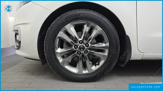 KIA CARNIVAL 9-SEATER PRESTIGE