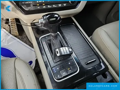 KIA CARNIVAL 9-SEATER NOBLESSE