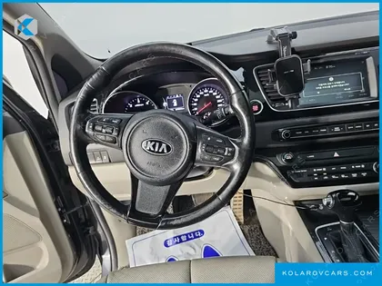 KIA CARNIVAL 9-SEATER NOBLESSE