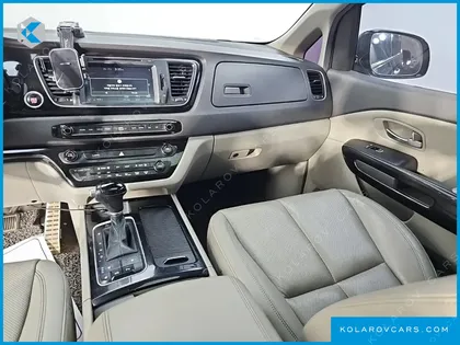 KIA CARNIVAL 9-SEATER NOBLESSE
