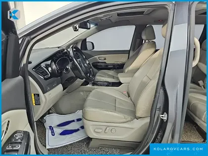 KIA CARNIVAL 9-SEATER NOBLESSE