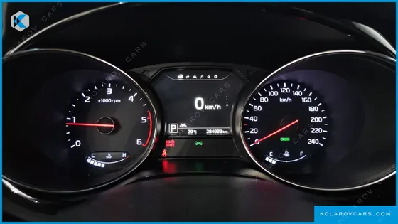 KIA CARNIVAL 9-SEATER NOBLESSE