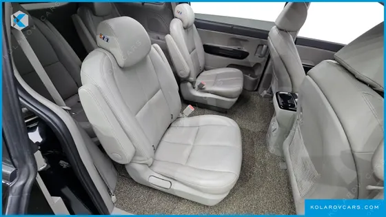 KIA CARNIVAL 9-SEATER NOBLESSE