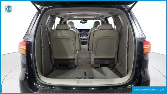 KIA CARNIVAL 9-SEATER NOBLESSE