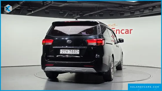 KIA CARNIVAL 9-SEATER NOBLESSE